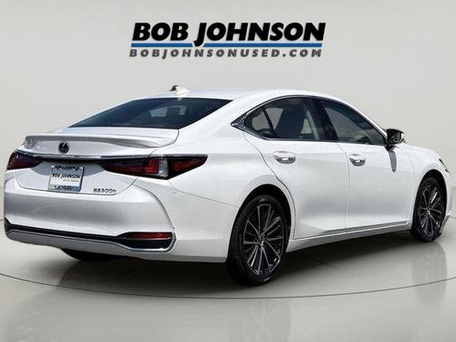 Eminent White Pearl 2024 Lexus ES 300h Base