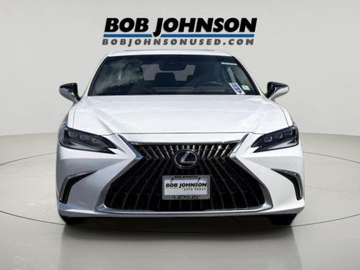 Eminent White Pearl 2024 Lexus ES 300h Base