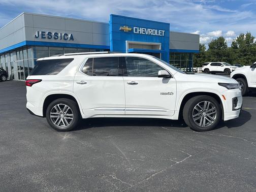 Summit White 2023 Chevrolet Traverse High Country