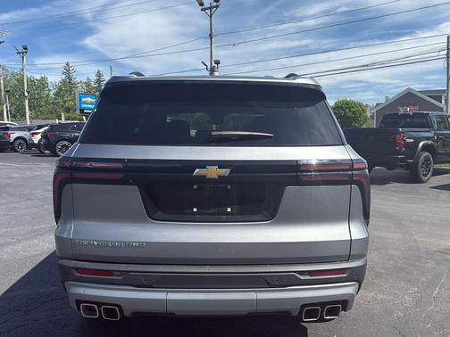 Sterling Gray Metallic 2026 Chevrolet Traverse LT