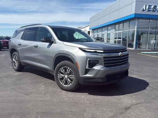 Sterling Gray Metallic 2026 Chevrolet Traverse LT