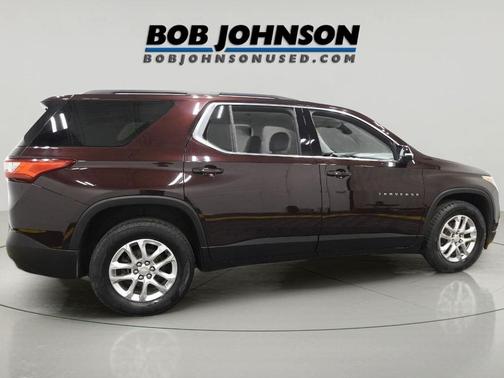 Black Cherry Metallic 2020 Chevrolet Traverse LT Cloth