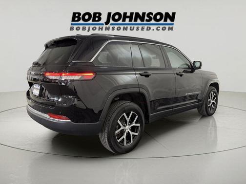 Diamond Black Crystal Pearlcoat 2024 Jeep Grand Cherokee Limited