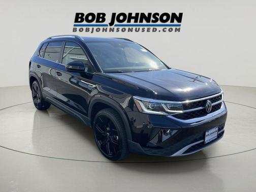 Deep Black Pearl 2023 Volkswagen Taos 1.5T SEL