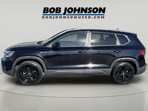 Deep Black Pearl 2023 Volkswagen Taos 1.5T SEL