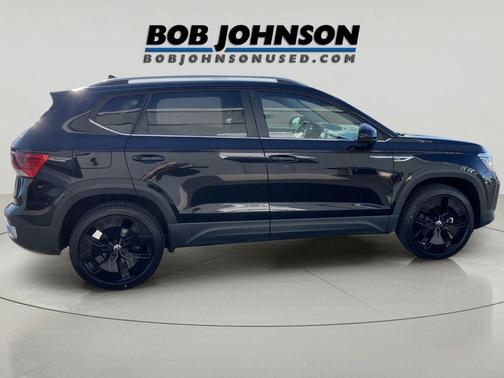 Deep Black Pearl 2023 Volkswagen Taos 1.5T SEL