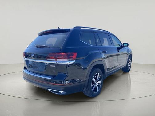 Deep Black Pearl 2022 Volkswagen Atlas 2.0T SE