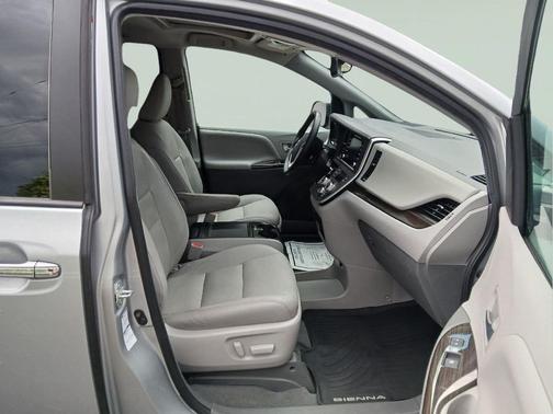 Celestial Silver Metallic 2020 Toyota Sienna XLE