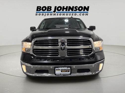 Brilliant Black Crystal Pearlcoat 2016 RAM 1500 Big Horn