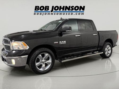 Brilliant Black Crystal Pearlcoat 2016 RAM 1500 Big Horn