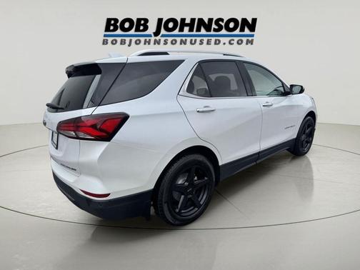 Iridescent Pearl Tricoat 2024 Chevrolet Equinox Premier w/1LZ