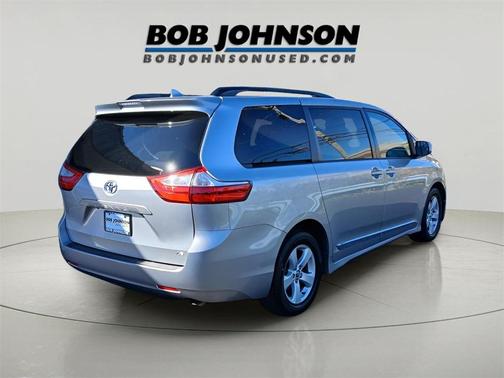 2018 Toyota Sienna LE