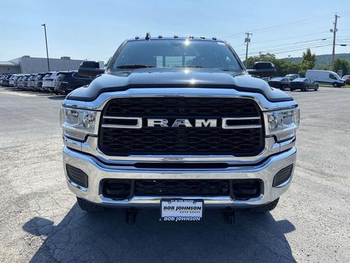 Diamond Black Crystal Pearlcoat 2019 RAM 2500 Tradesman Crew Cab 4x4 6'4' Box