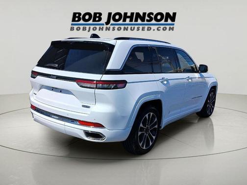 Bright White Clearcoat 2023 Jeep Grand Cherokee Overland