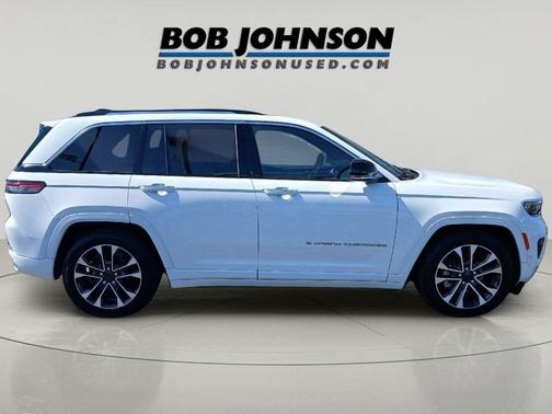 Bright White Clearcoat 2023 Jeep Grand Cherokee Overland