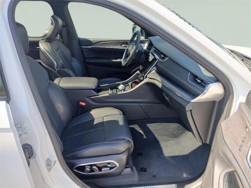 Bright White Clearcoat 2023 Jeep Grand Cherokee Overland