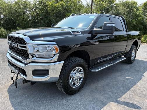 Diamond Black Crystal Pearlcoat 2024 RAM 2500 Tradesman Crew Cab 4x4 6'4' Box