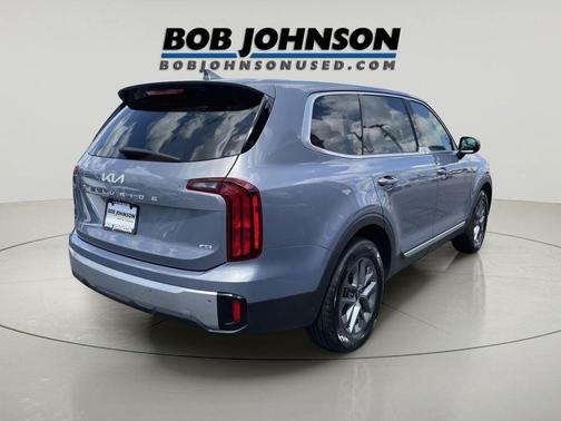 Everlasting Silver 2023 Kia Telluride LX