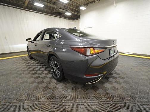 2022 Lexus ES 350 Base