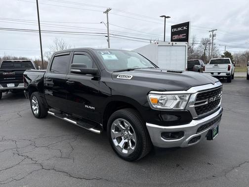Diamond Black Crystal Pearlcoat 2022 RAM 1500 Big Horn/Lone Star