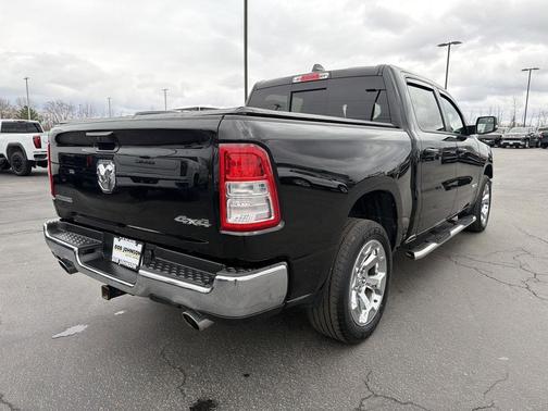 Diamond Black Crystal Pearlcoat 2022 RAM 1500 Big Horn/Lone Star