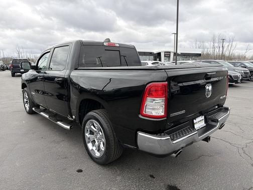 Diamond Black Crystal Pearlcoat 2022 RAM 1500 Big Horn/Lone Star