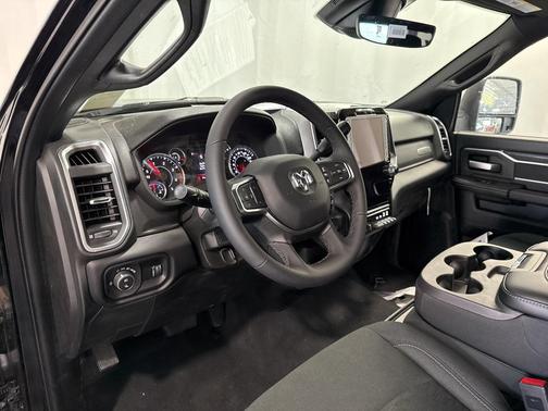 2025 RAM 2500 Big Horn Crew Cab 4x4 6'4' Box
