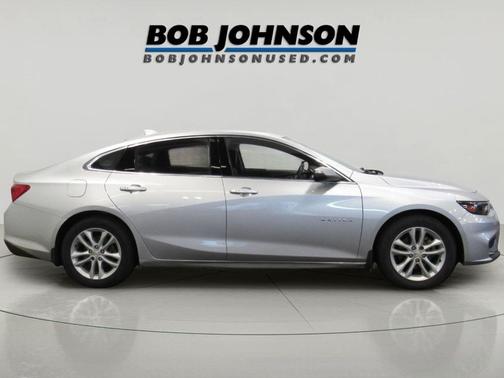 Silver Ice Metallic 2018 Chevrolet Malibu LT
