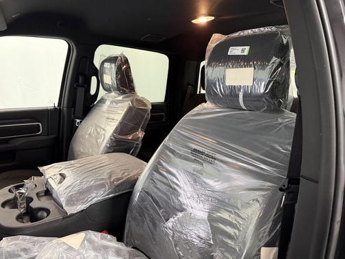 2025 RAM 2500 Big Horn Crew Cab 4x4 6'4' Box