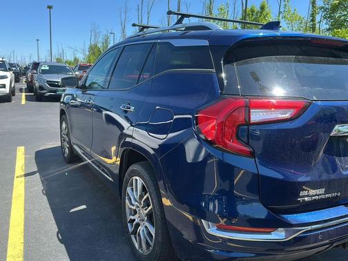 Marine Metallic 2022 GMC Terrain Denali