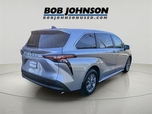 2021 Toyota Sienna LE