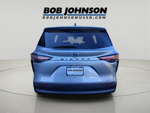 2021 Toyota Sienna LE