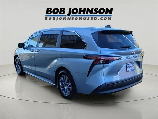 2021 Toyota Sienna LE