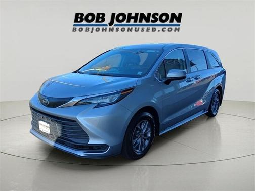 2021 Toyota Sienna LE