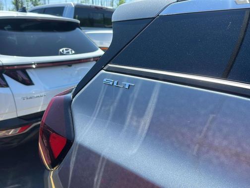 Sterling Metallic 2023 GMC Terrain SLT