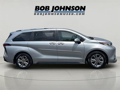 2022 Toyota Sienna Platinum 7 Passenger