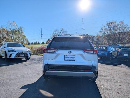 2023 Toyota RAV4 Hybrid SE