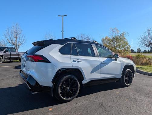 2023 Toyota RAV4 Hybrid SE