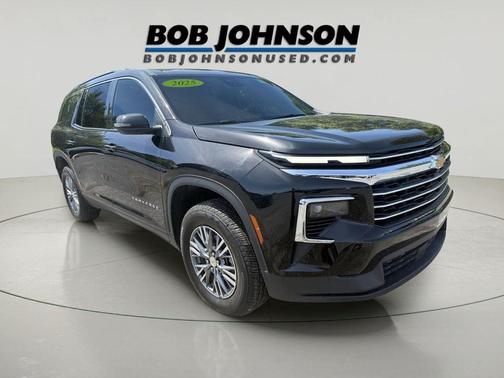 Mosaic Black Metallic 2025 Chevrolet Traverse LT