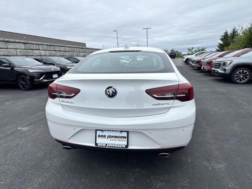 White Frost Tricoat 2018 Buick Regal Sportback Essence