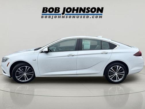 White Frost Tricoat 2018 Buick Regal Sportback Essence