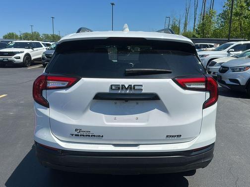 Summit White 2023 GMC Terrain SLE