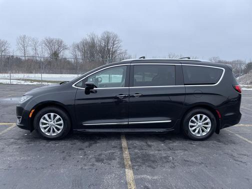 2018 Chrysler Pacifica Touring-L
