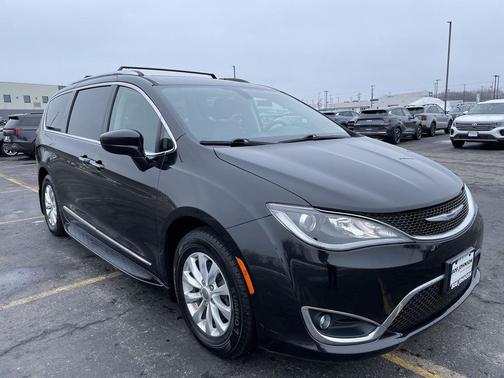 2018 Chrysler Pacifica Touring-L