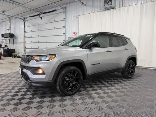 Billet Silver Metallic Clearcoat 2022 Jeep Compass Latitude