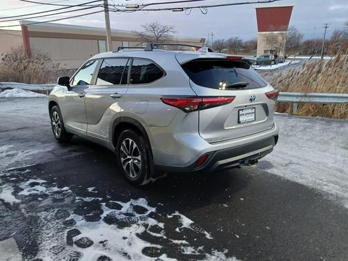 2023 Toyota Highlander Hybrid XLE