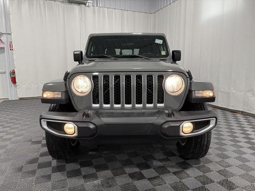 Sting-Gray Clearcoat 2021 Jeep Gladiator Overland