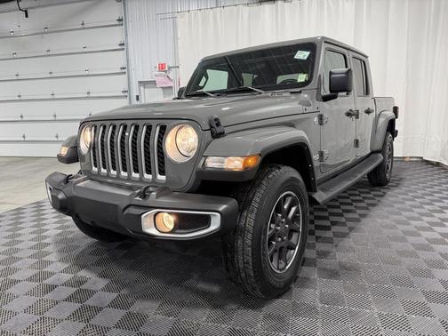 Sting-Gray Clearcoat 2021 Jeep Gladiator Overland