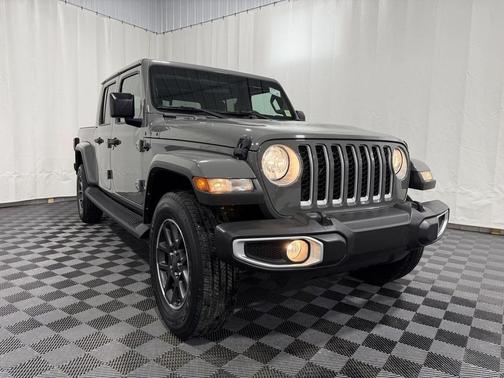 Sting-Gray Clearcoat 2021 Jeep Gladiator Overland