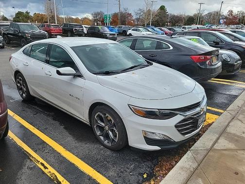 2022 Chevrolet Malibu FWD LT